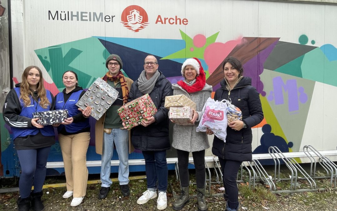 Geschenkaktion in der Mülheimer Arche